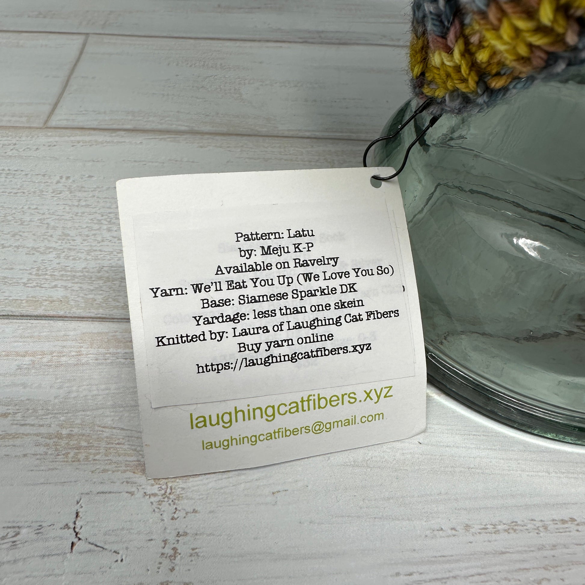 Knitted item with a label on a textured surface