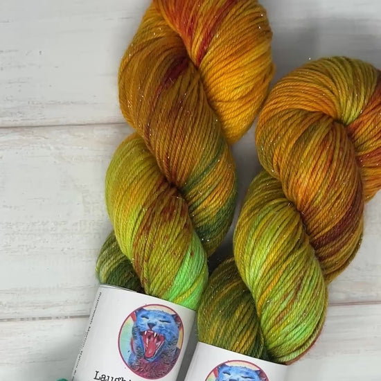 video clip of sparkle DK yarn dyed in the colorway The Great Gatsby based on the banned book 