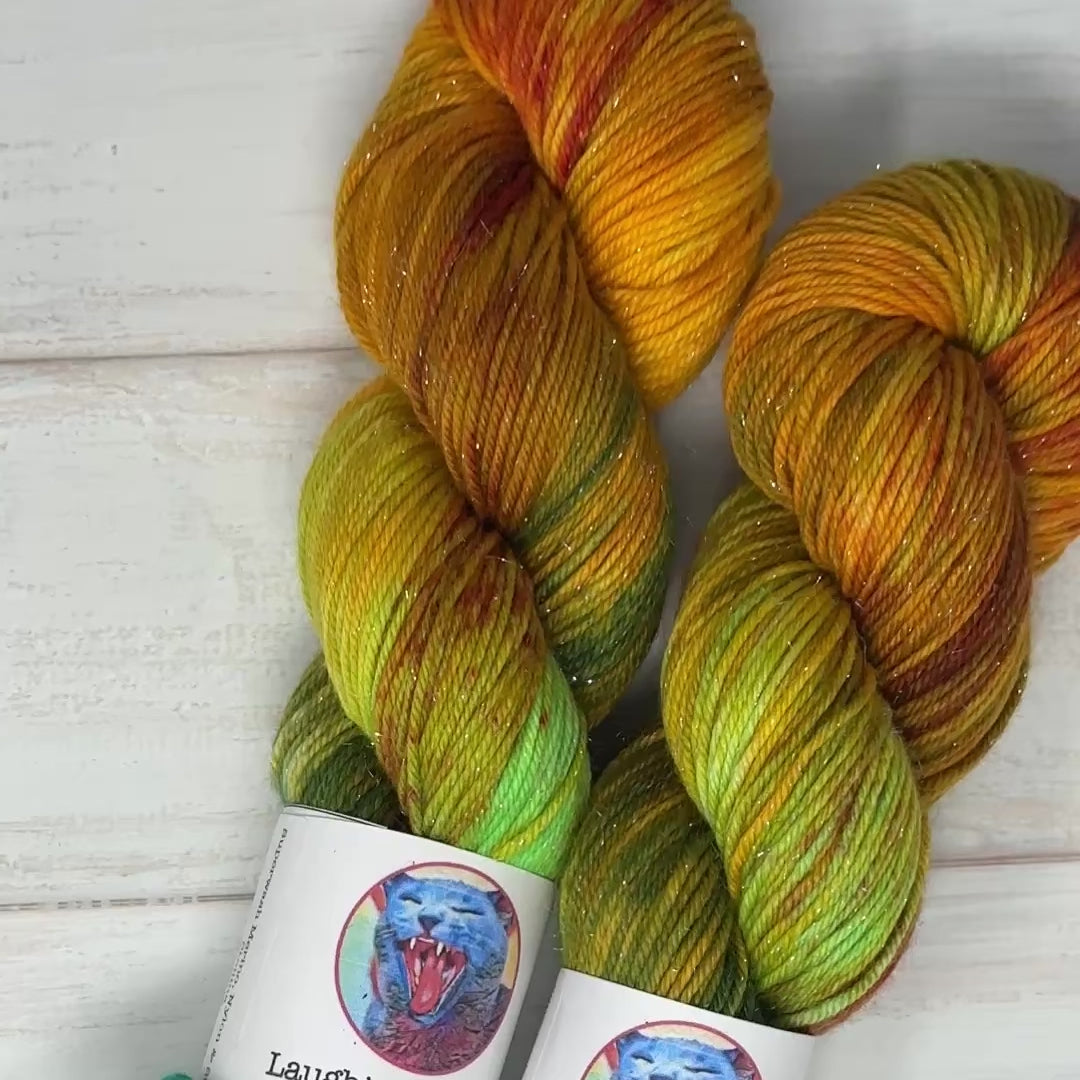 video clip of sparkle DK yarn dyed in the colorway The Great Gatsby based on the banned book 