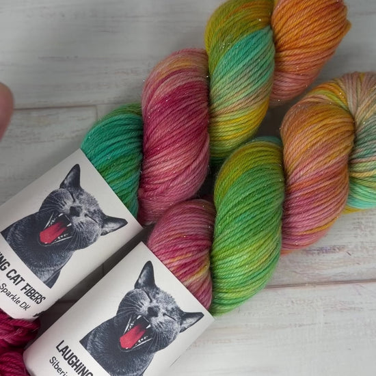 video clip of sparkle DK yarn in The Algerian Woman colorway 